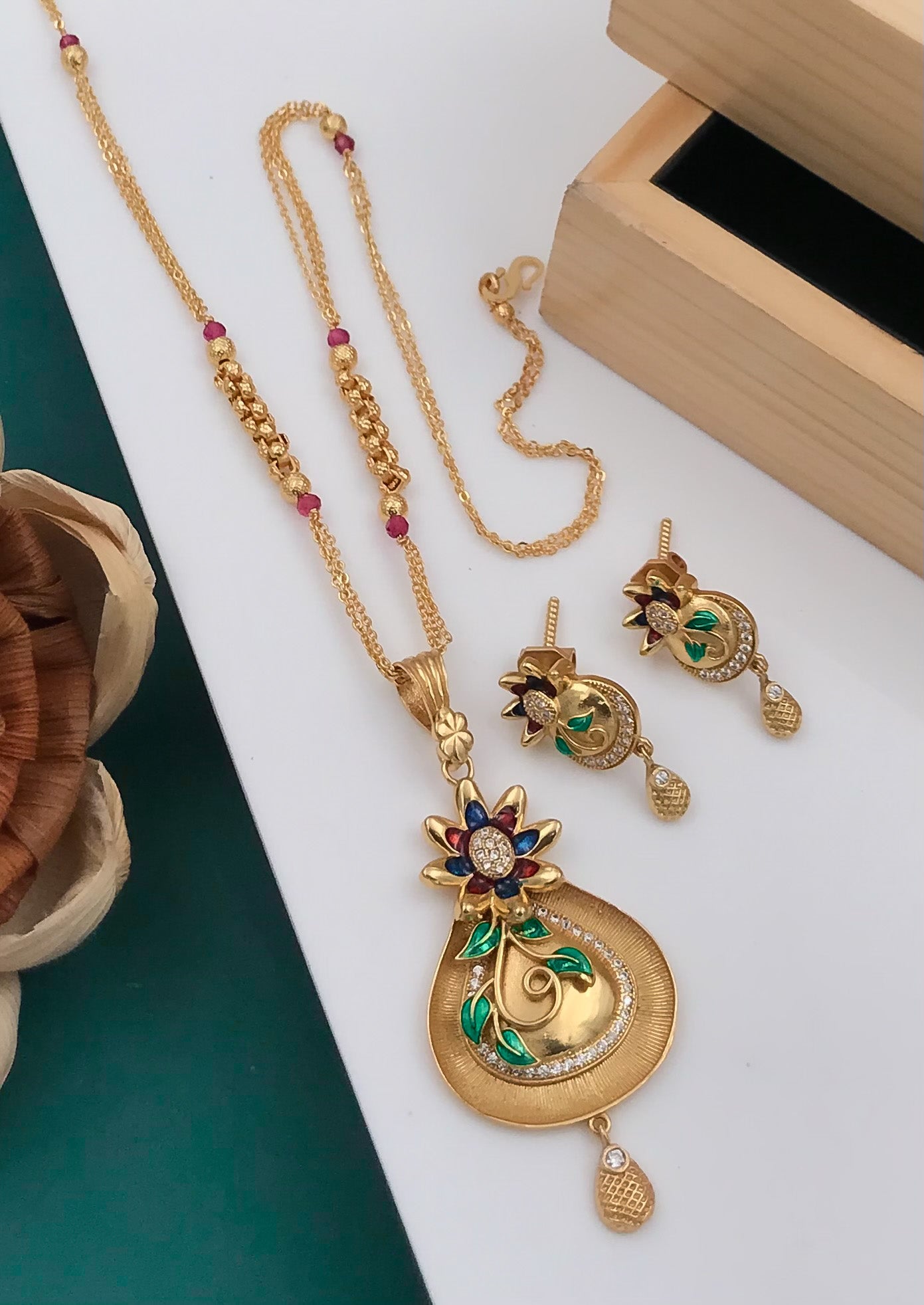 Antique Pendant Latest Pendant Set Designs In Gold Traditional