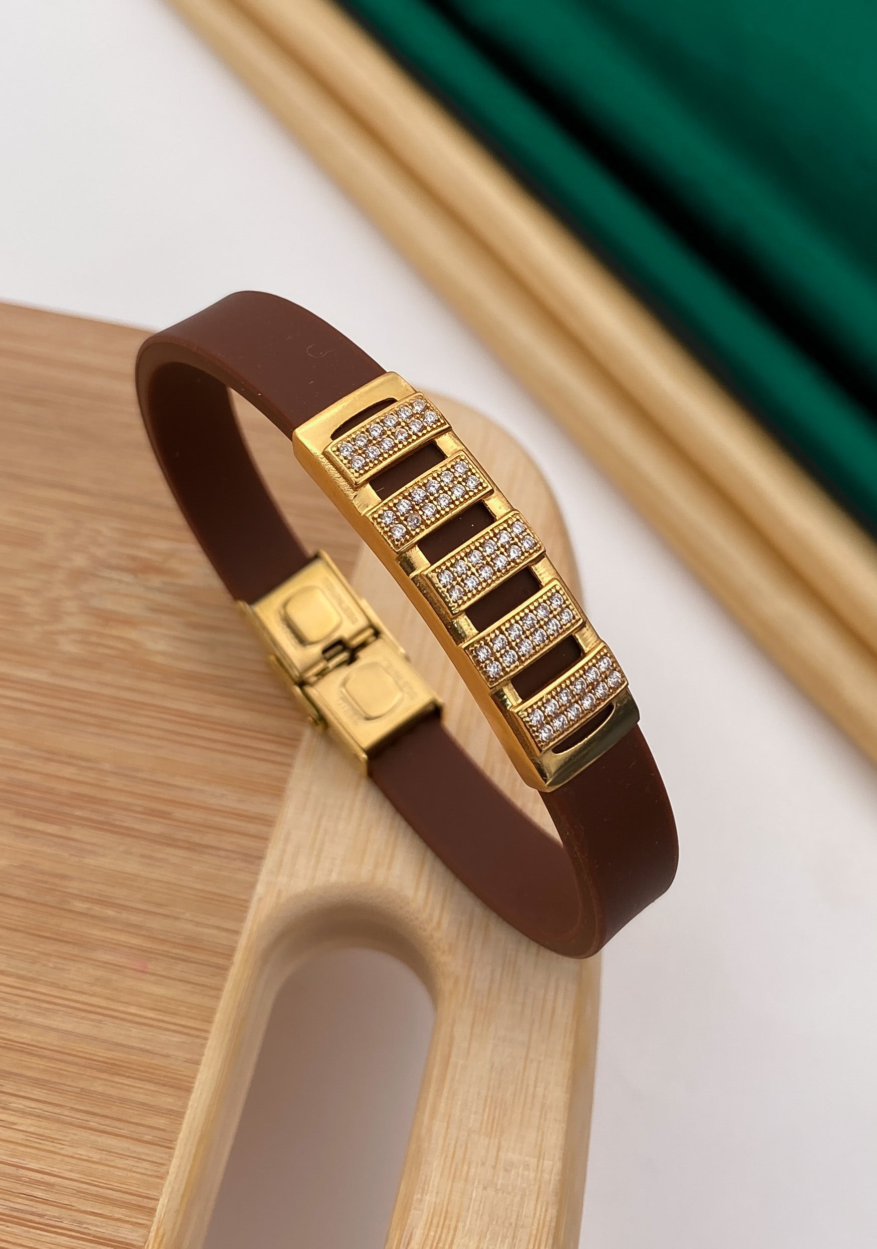 New stair gold plated diamonds in brown silicone bracelet for men