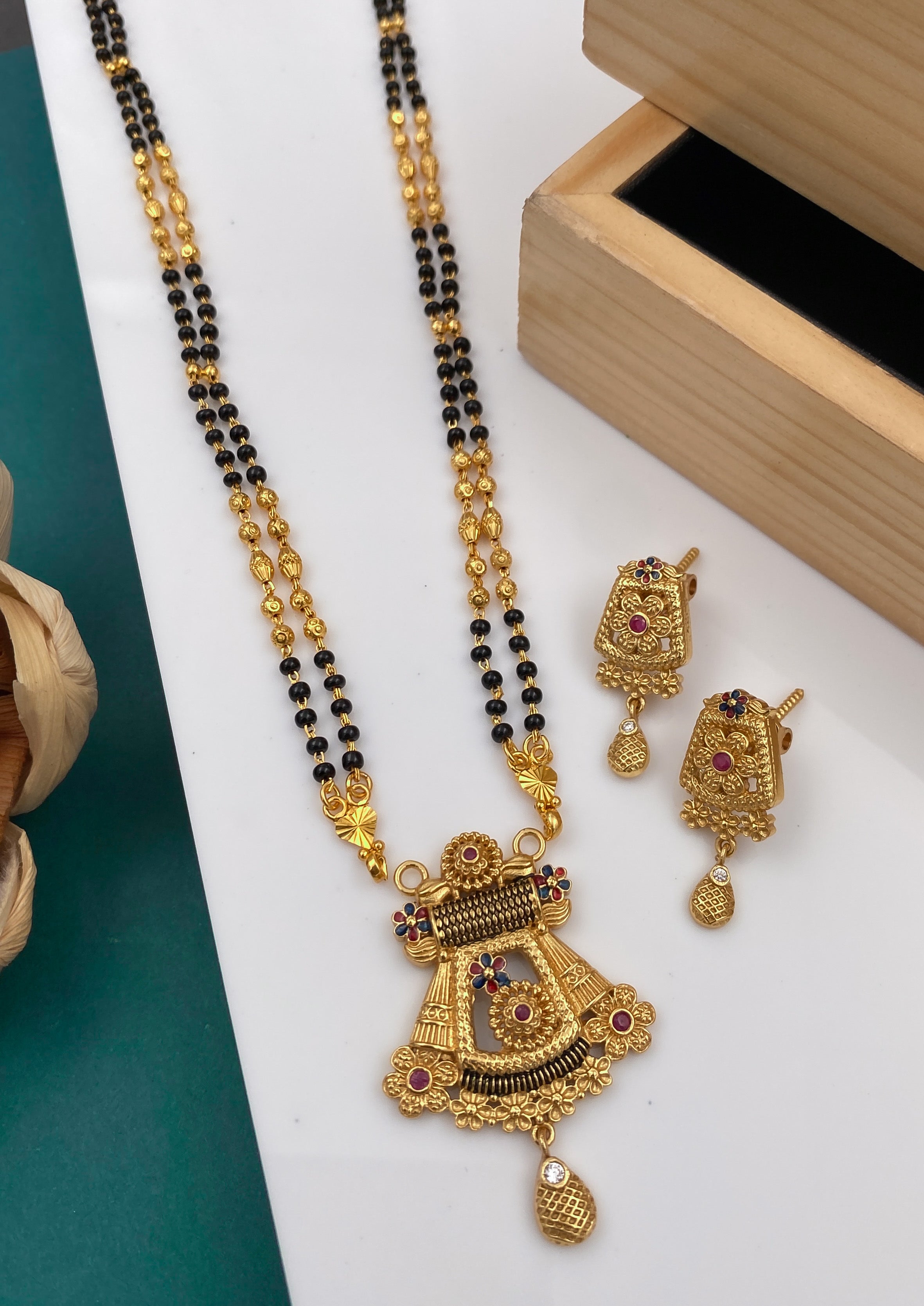 ANTIQUE MANGALSUTRA DIAMONDS WITH CHAIN FOR WOMEN