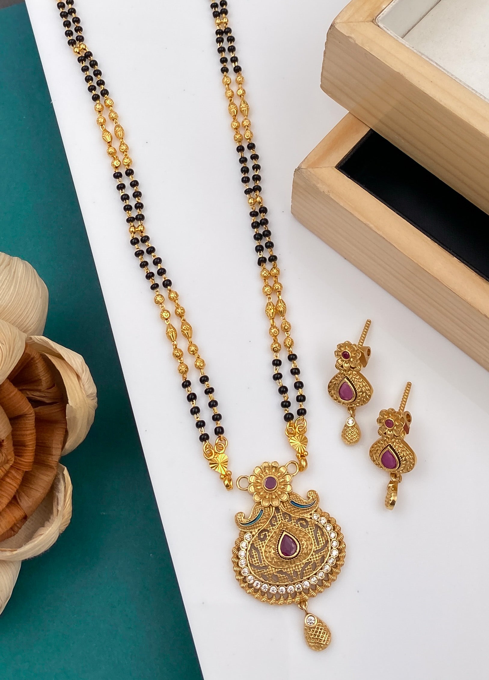 ANTIQUE MANGALSUTRA DIAMONDS WITH CHAIN FOR WOMEN