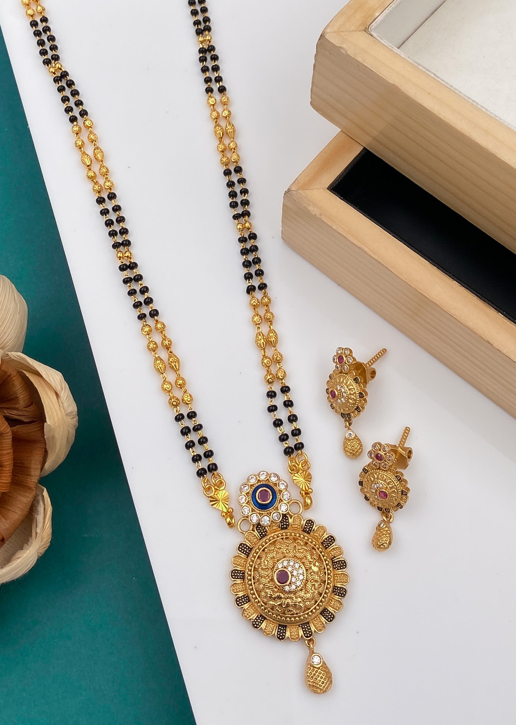 ANTIQUE MANGALSUTRA DIAMONDS WITH CHAIN FOR WOMEN