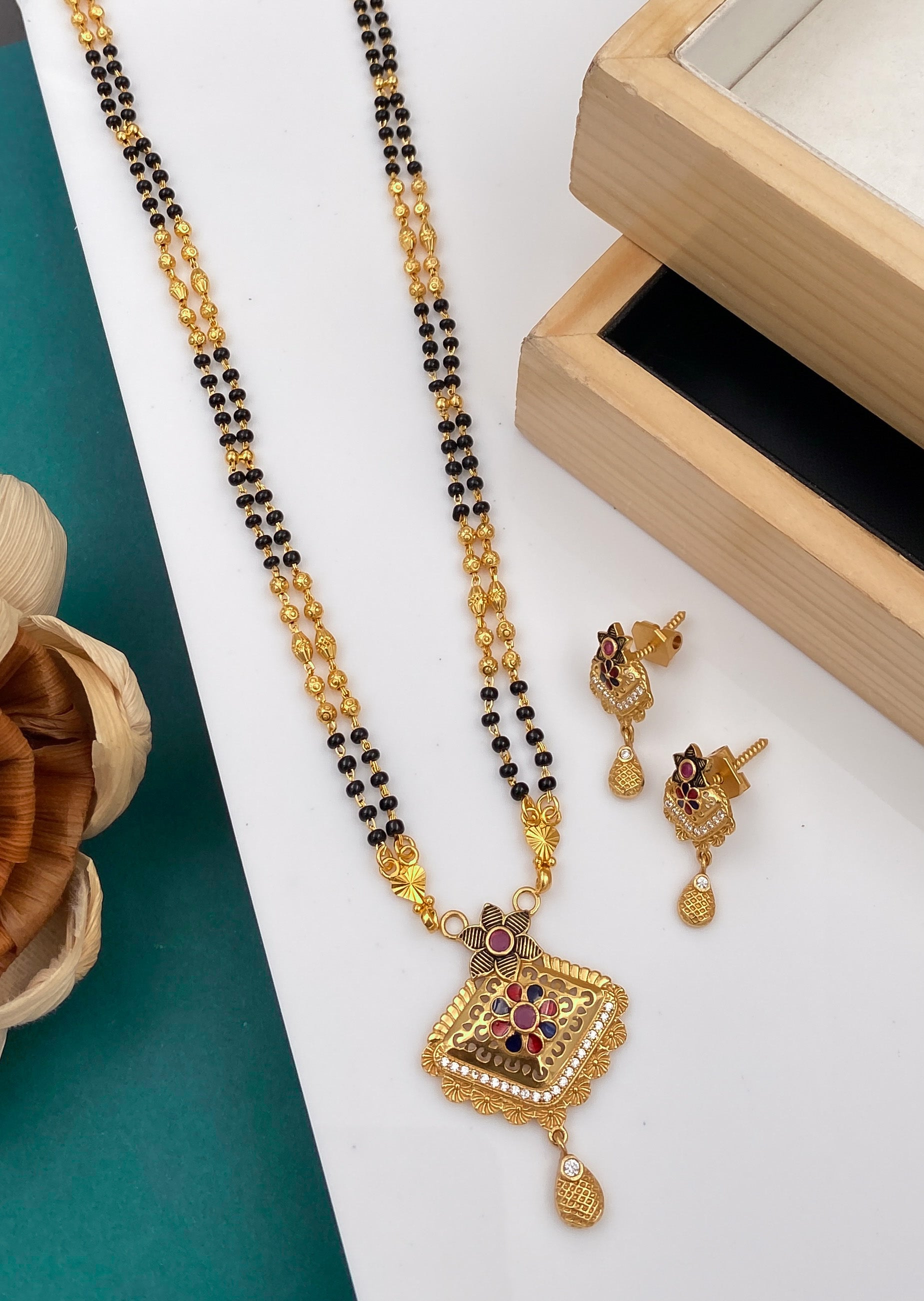 ANTIQUE MANGALSUTRA DIAMONDS WITH CHAIN FOR WOMEN