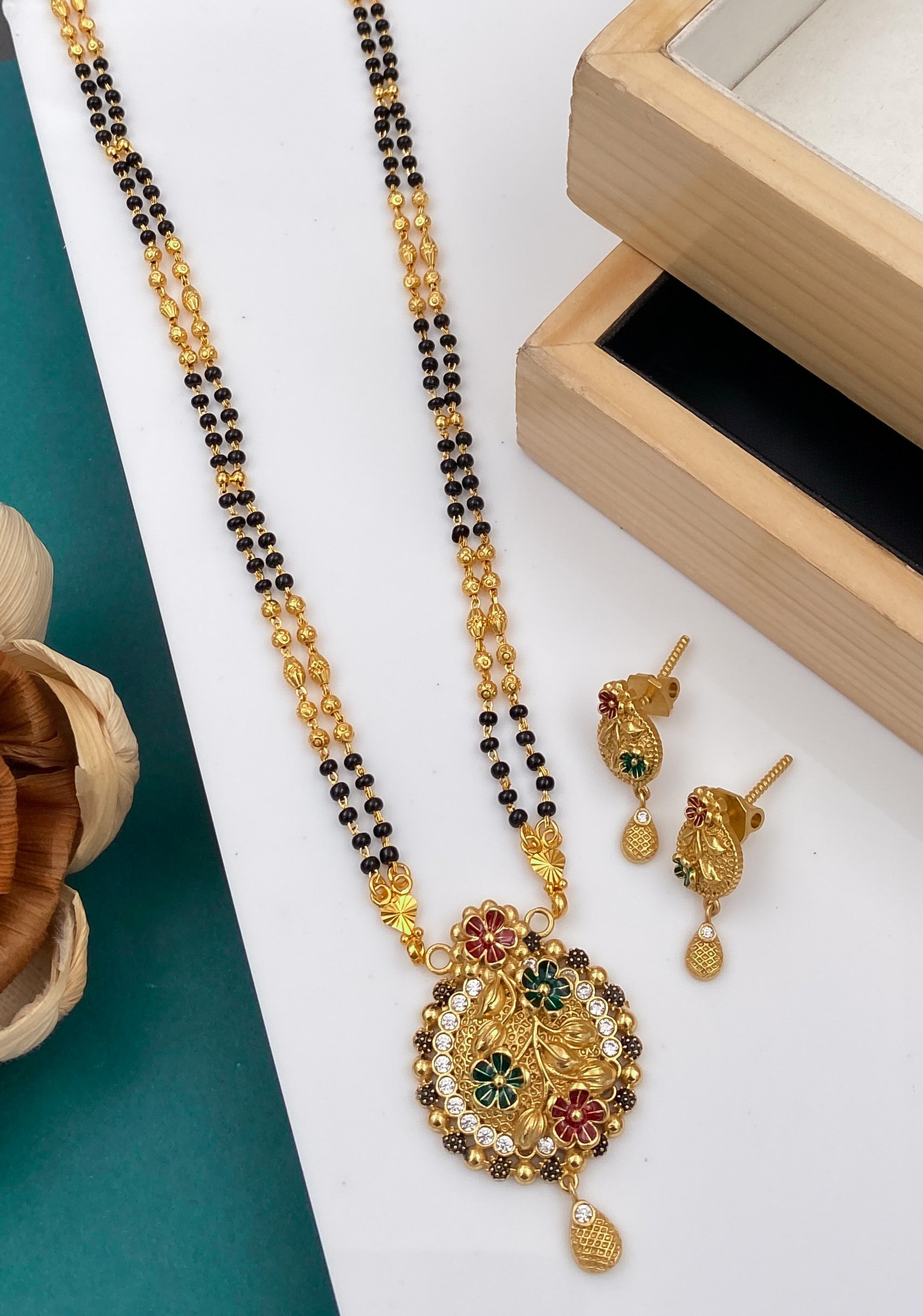 ANTIQUE MANGALSUTRA DIAMONDS WITH CHAIN FOR WOMEN