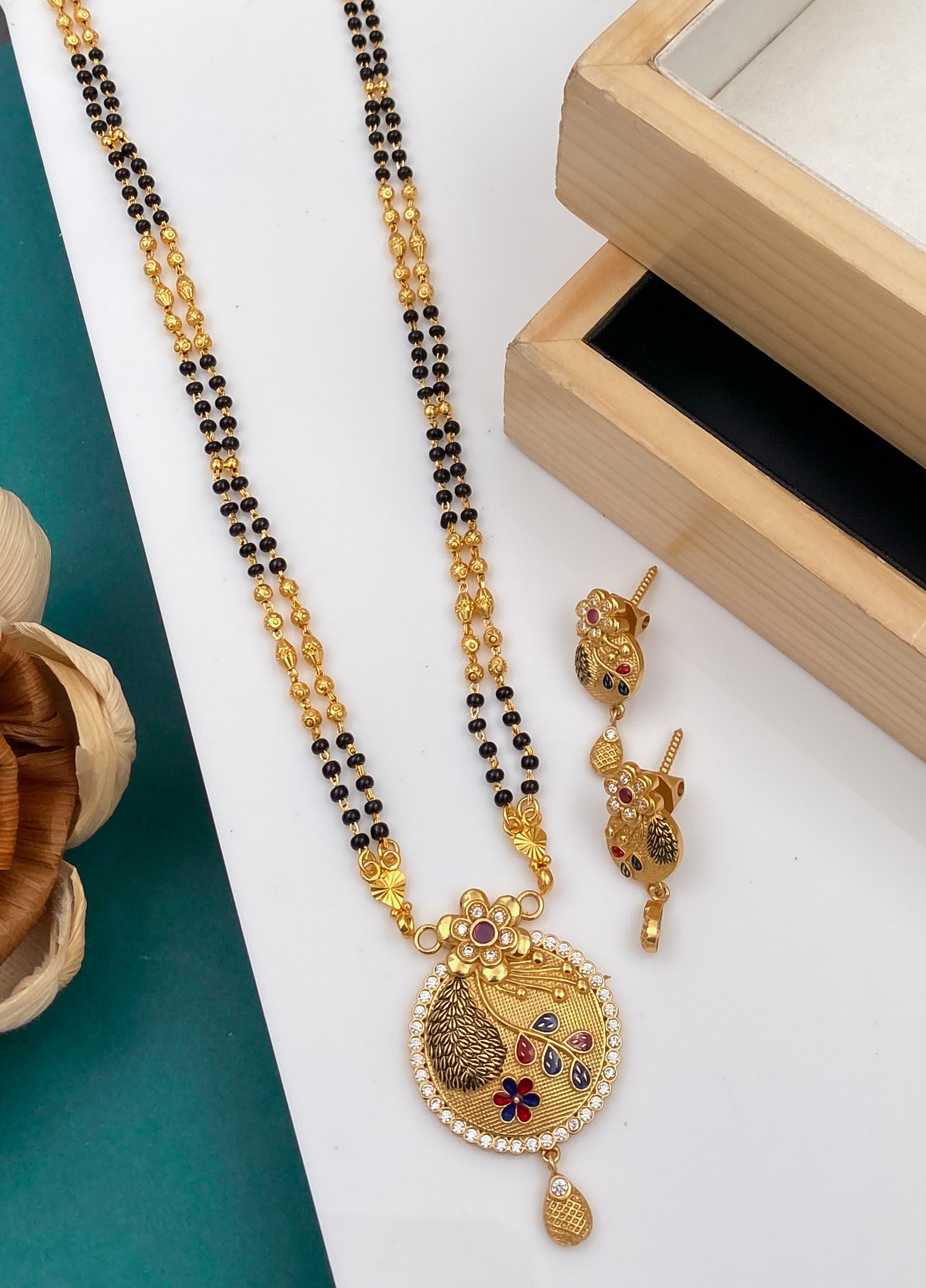 ANTIQUE MANGALSUTRA DIAMONDS WITH CHAIN FOR WOMEN