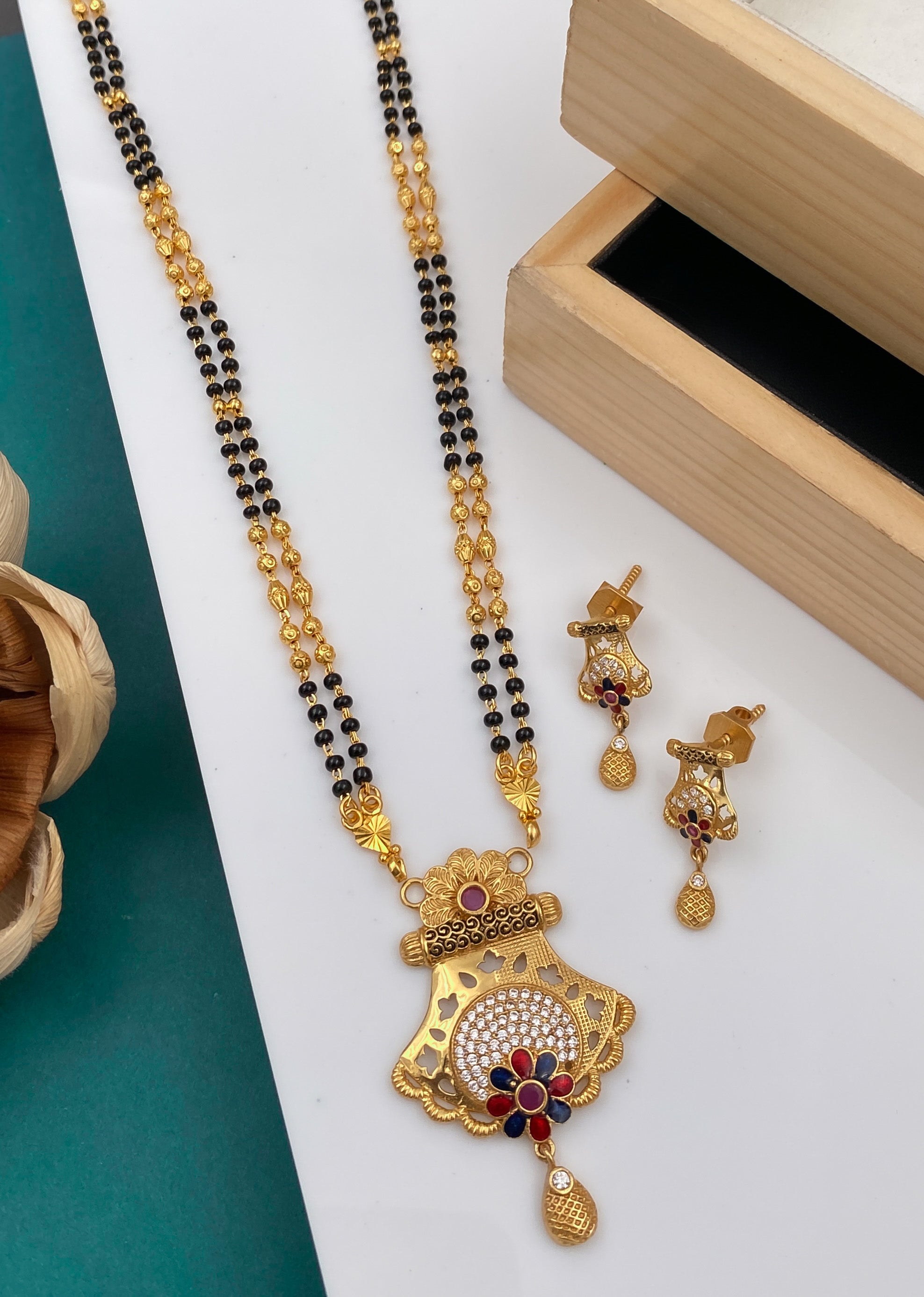 ANTIQUE MANGALSUTRA DIAMONDS WITH CHAIN FOR WOMEN