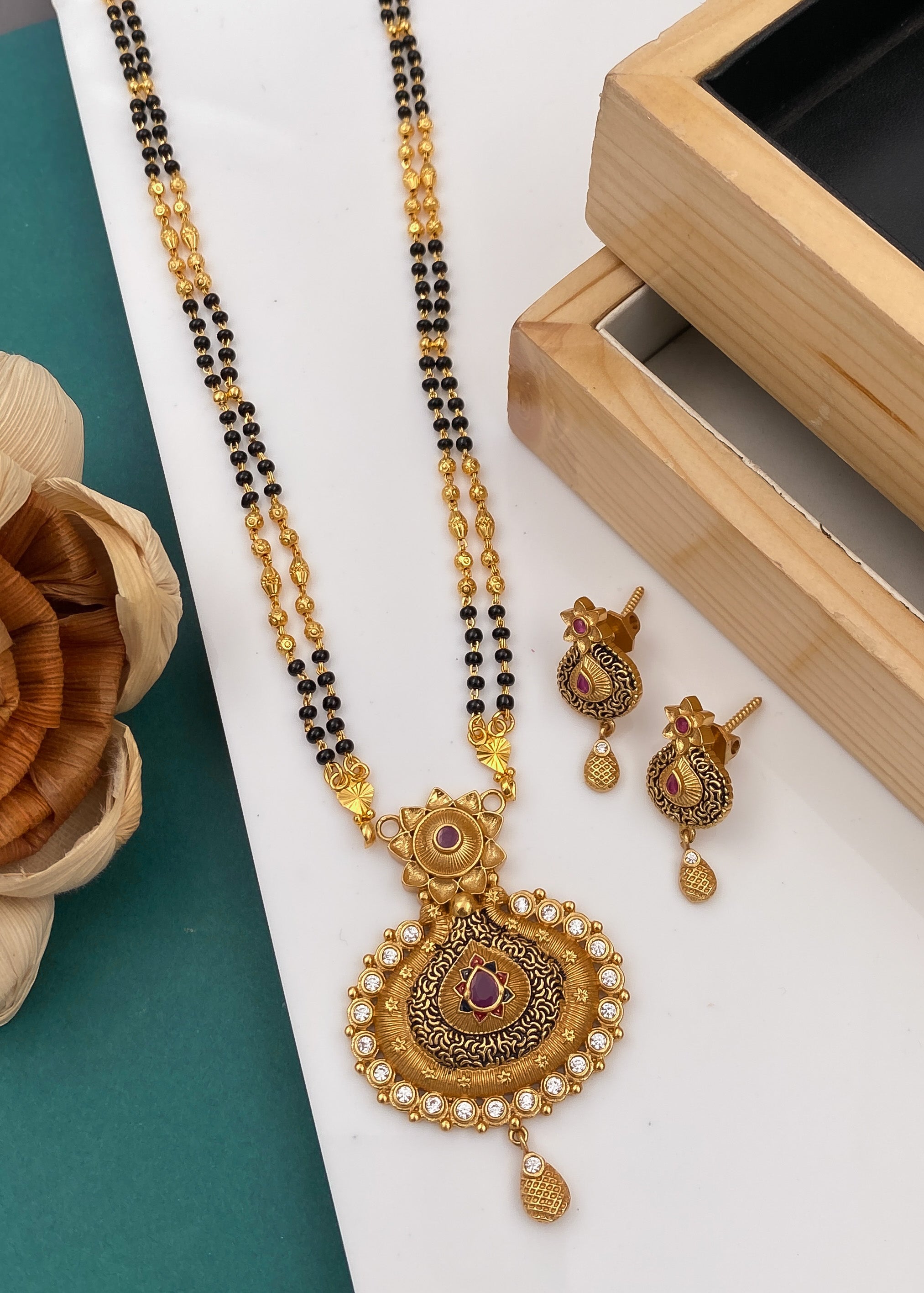 ANTIQUE MANGALSUTRA DIAMONDS WITH CHAIN FOR WOMEN